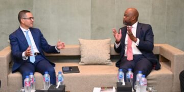 وزير الاستثمار والتجارة الخارجية يبحث مع رئيس الاتحاد التونسي للصناعة والتجارة سبل تعزيز التعاون التجاري ودعم الاستثمارات المشتركة بين البلدين