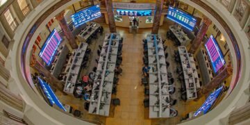 البورصة المصرية تنهي الأسبوع بارتفاع طفيف لمؤشراتها الرئيسية