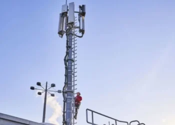 ماذا يعني بيع أبراج المصرية للاتصالات لسعر السهم؟ – تقرير خاص