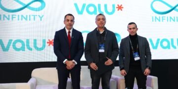 ڤاليو وإنفنيتي توقعان اتفاقية شراكة لتسهيل وصول العملاء إلى شواحن السيارات الكهربائية